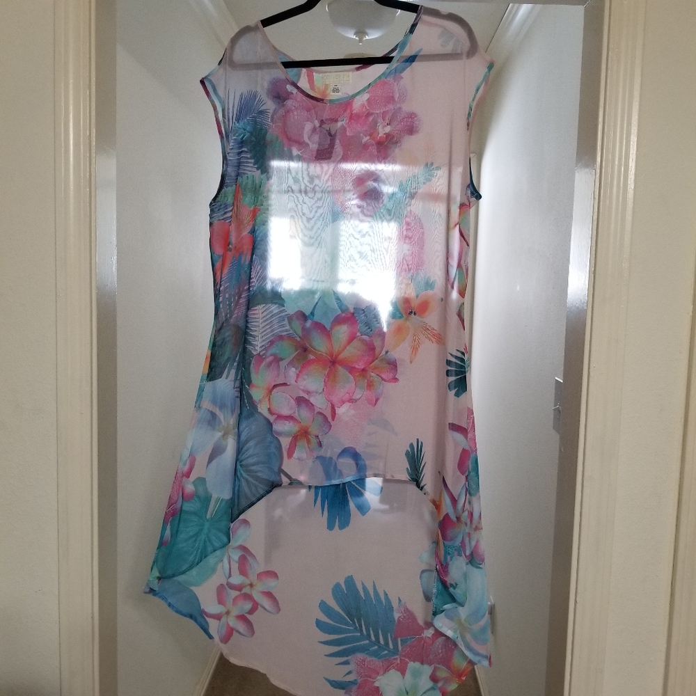 Forever 21 Hi-Low Woven Floral Top